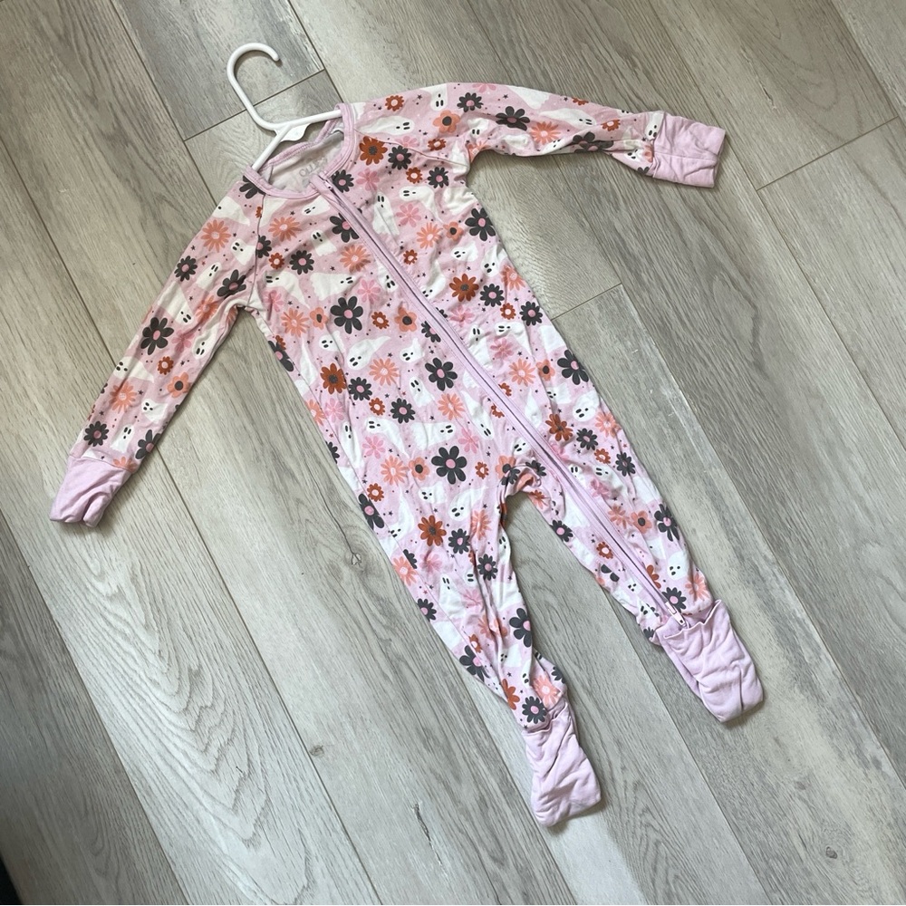 Ollie's Day Footie bamboo floral ghost one piece Pink (size 12-18 months) lounge